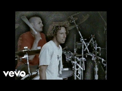 Rage Against The Machine – Bulls On Parade (Official Music Video)